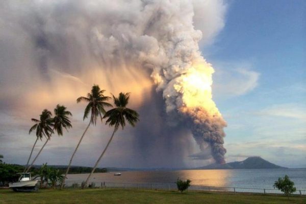 Vulcão Monte Tavurvur em Papua Nova Guiné