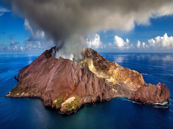 Vulcão Ativo Localizado na Oceania