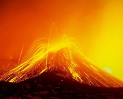 erupcao-do-monte-etna-em-2010-04