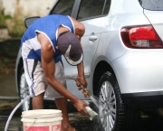 reduzir-o-consumo-de-agua-nas-areas-externas-da-casa-e-na-hora-de-lavar-o-carro-2
