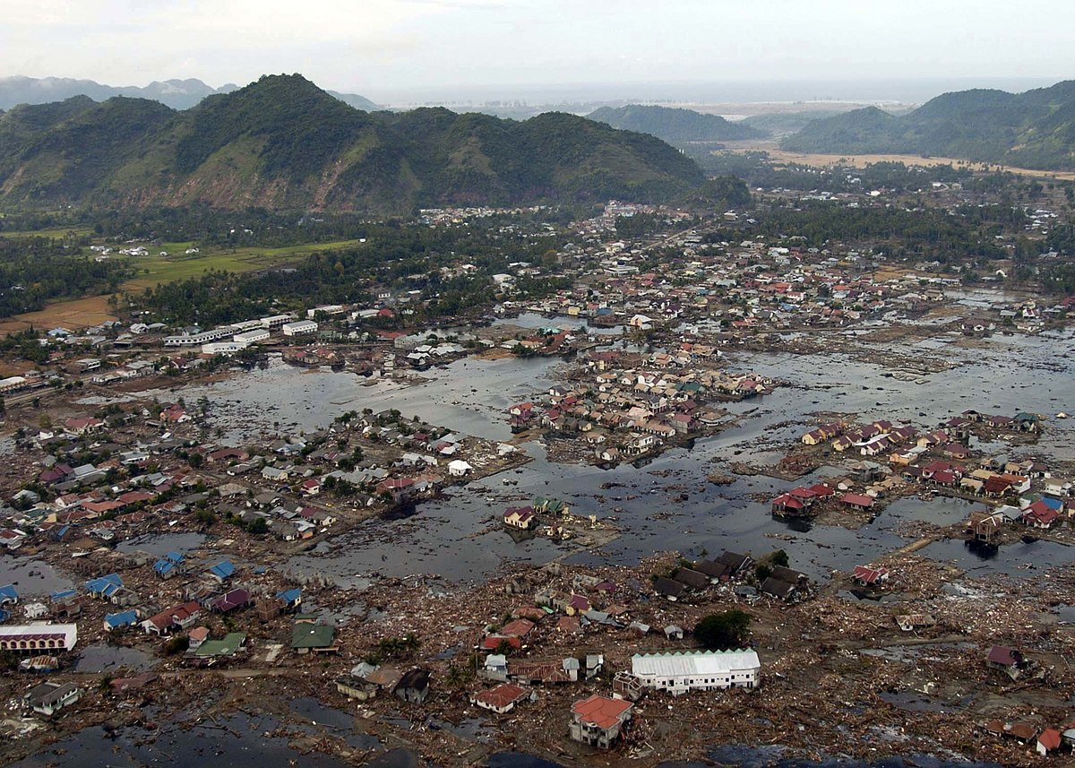 Tsunami na Indonésia e Sismo 