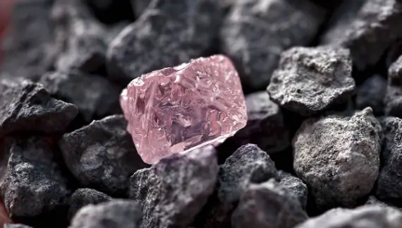 Imagem Ilustrativa de um Mineral de Cor Rosa 