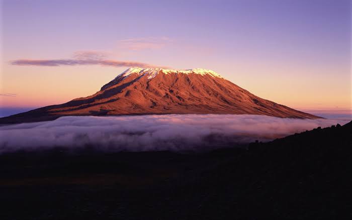Monte Kilimanjaro Fotografado ao Longe